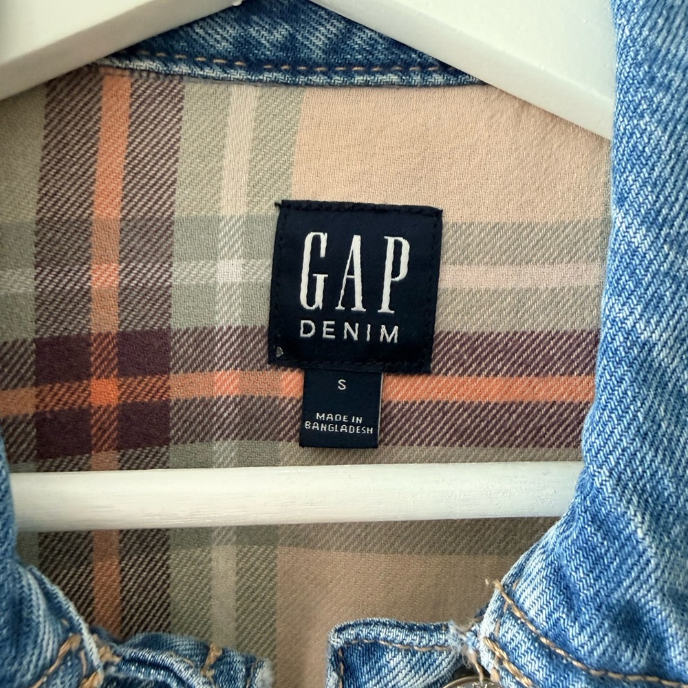 GAP Light Blue Denim Jean Jacket - Picture 2 of 6